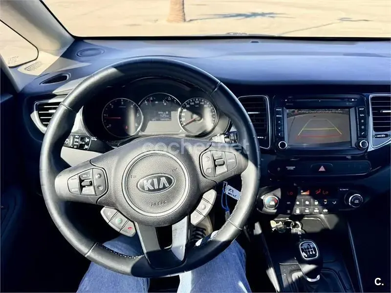 Käytetty Kia Carens 115 HP (84 kW) 2017 Sininen Tila-auto