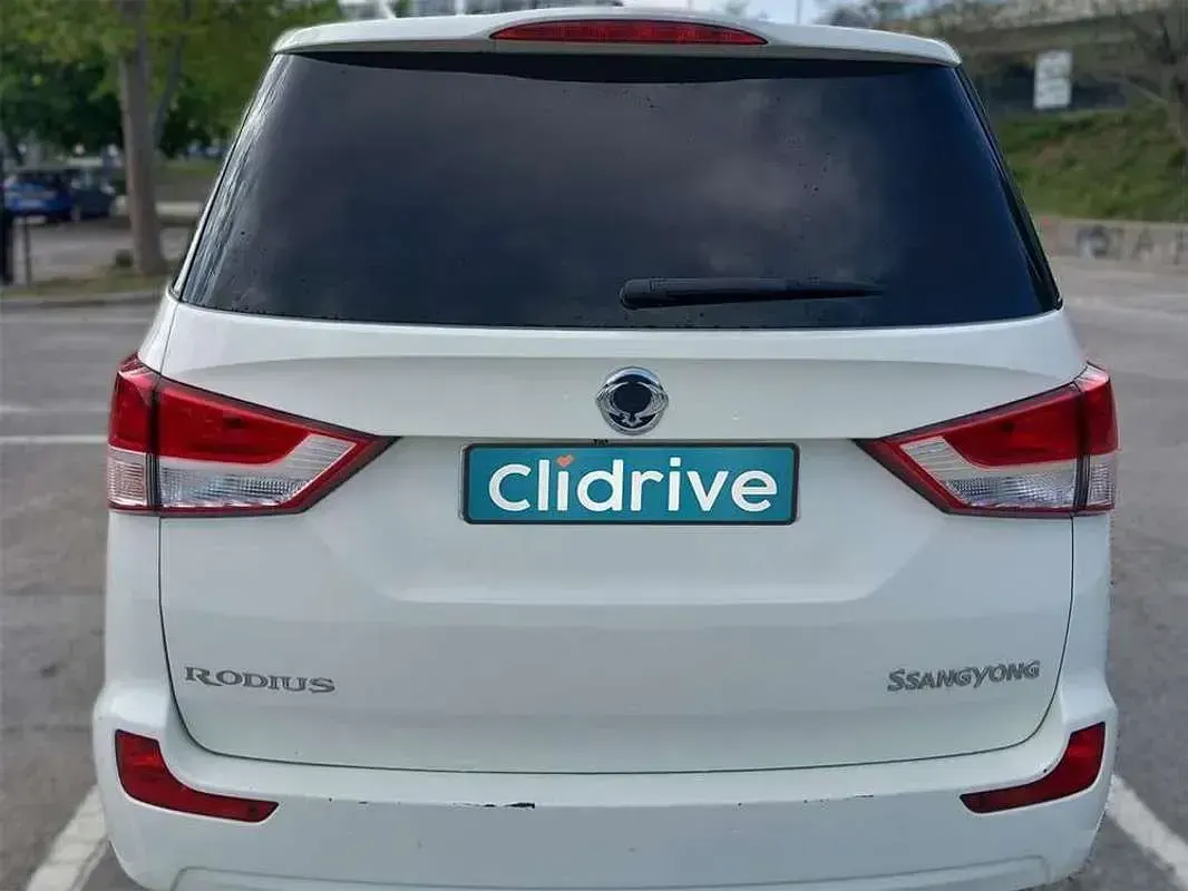 Usado SsangYong Rodius 178 CV (130 kW) 2018 Blanco Monovolumen
