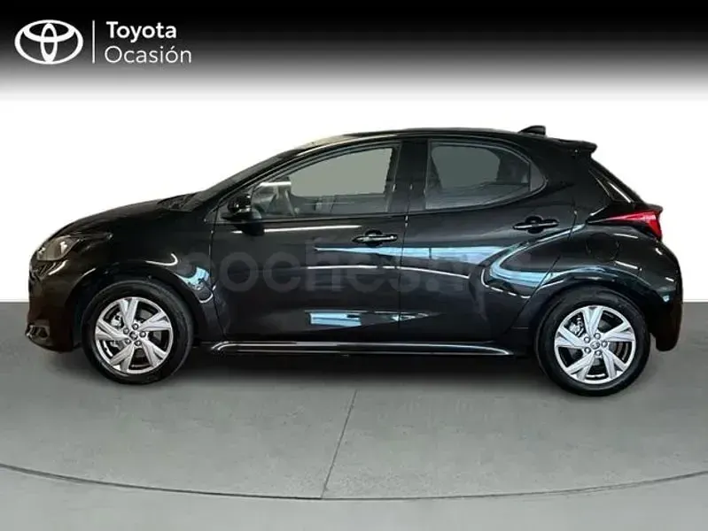 Usado Toyota Yaris Hybrid Active 116 CV (85 kW) 2025 Negro Berlina