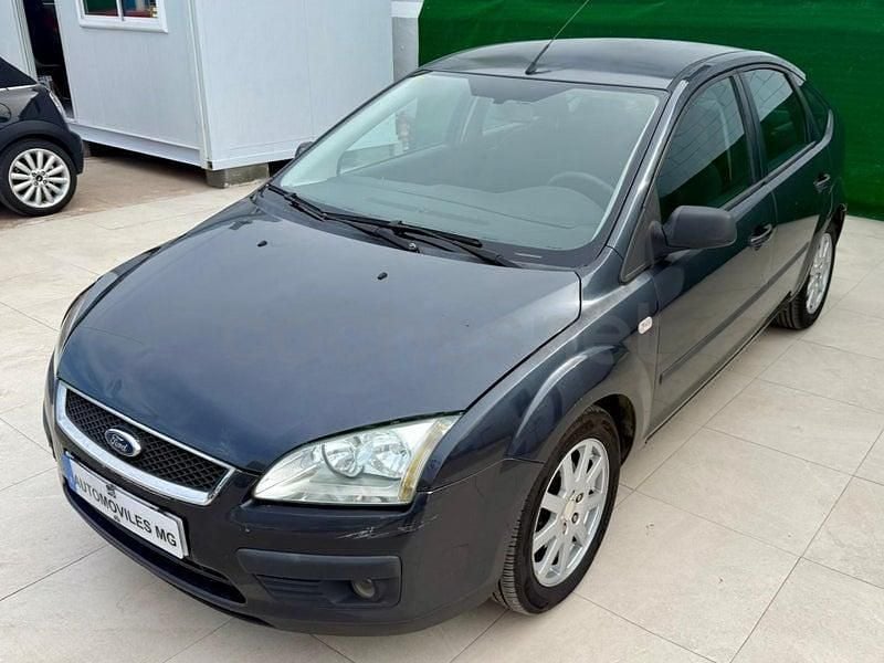 Käytetty Ford Focus Trend 90 HP (66 kW) 2005 Harmaa Sedan