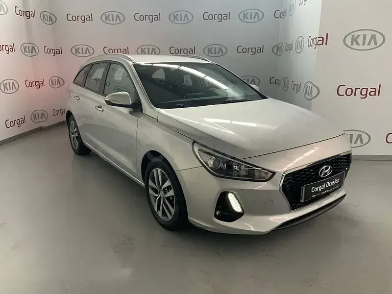 Usado Hyundai i30 GO! 110 CV (80 kW) 2018 Gris Familiar