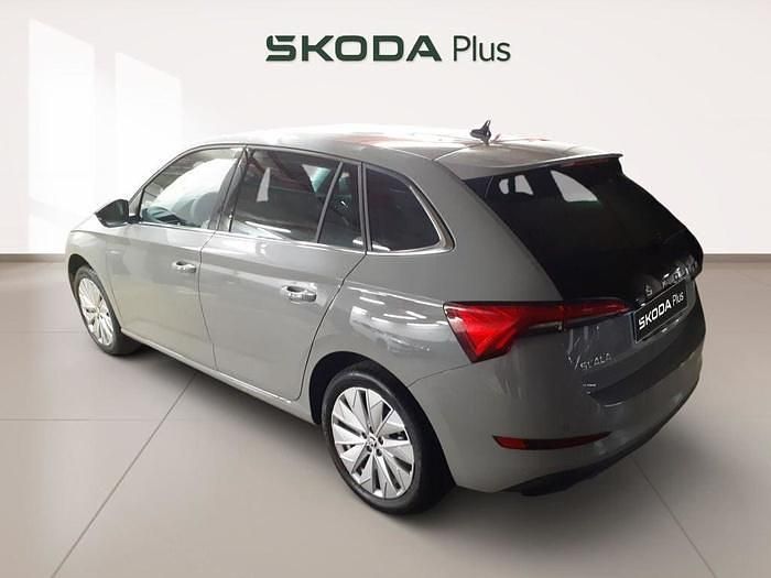 Gris Usado 2024 Skoda Scala Selection Utilitario | 20.900 € (Un poco caro) - Imagen 1/4