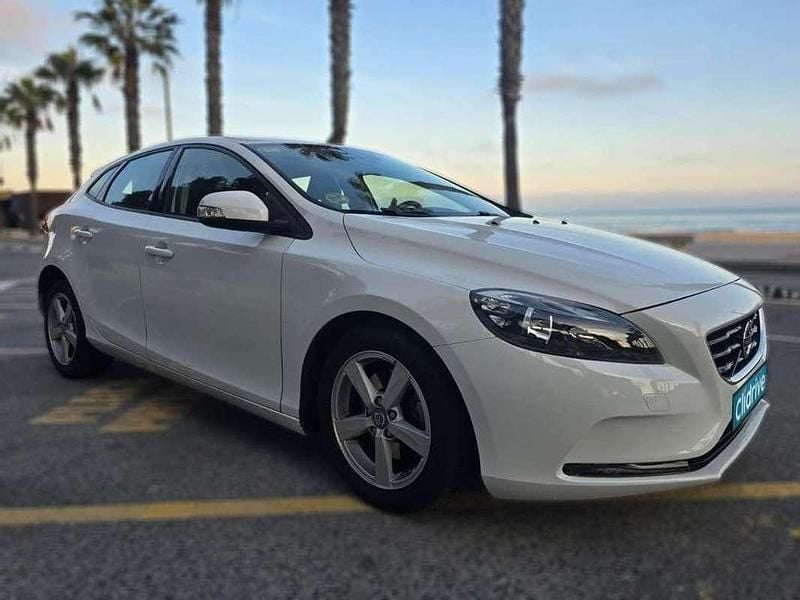 Usado Volvo V40 Momentum 120 CV (88 kW) 2014 Blanco Utilitario