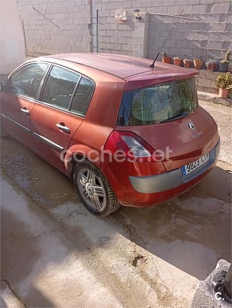 Usado Renault Mégane II Dynamique 120 CV (88 kW) 2004 Rojo Berlina