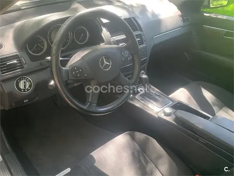 Usado Mercedes C220 Elegance 150 CV (110 kW) 2007 Gris / plata Berlina