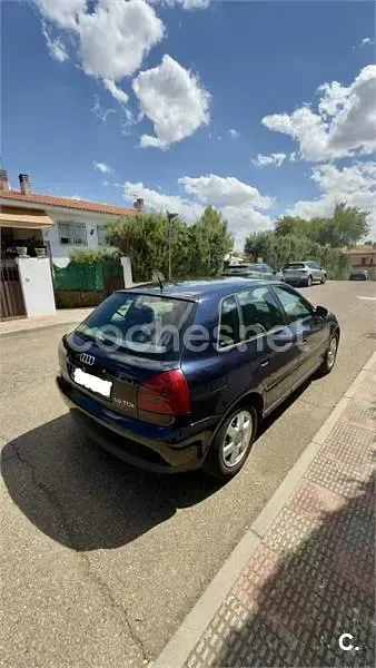 Usado Audi A3 Ambiente 110 CV (80 kW) 2000 Azul Utilitario