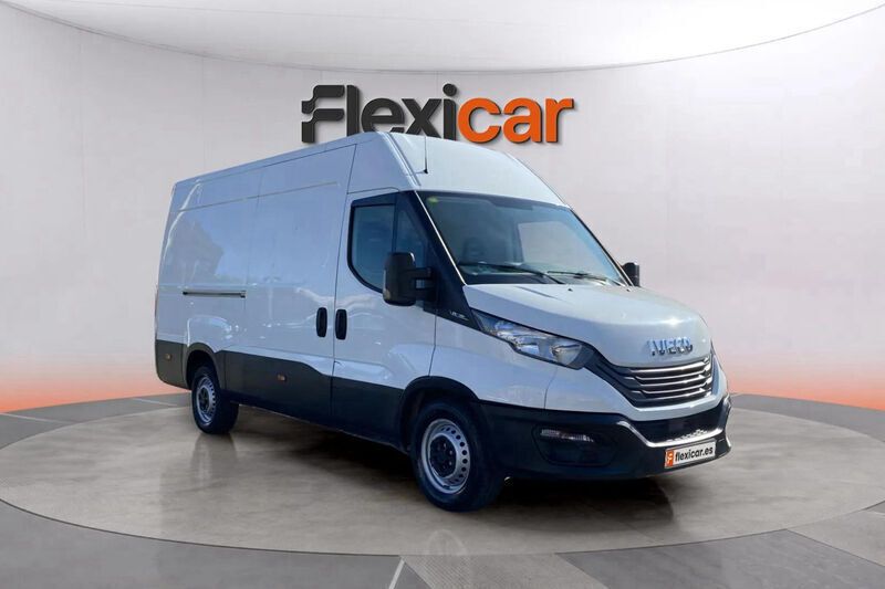 Blanco Usado 2022 Iveco Daily Berlina | 23.490 € - Imagen 1/4