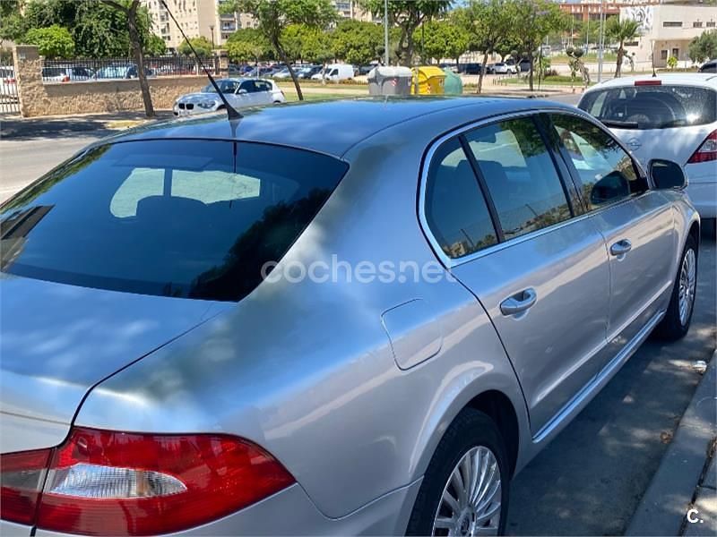 Usado Skoda Superb Ambition 140 HP (102 kW) 2009 Cinzento Sedan