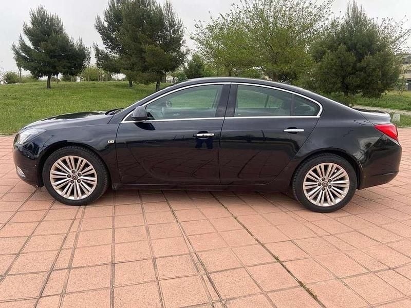 Usado Opel Insignia Excellence 130 HP (95 kW) 2012 Preto Sedan