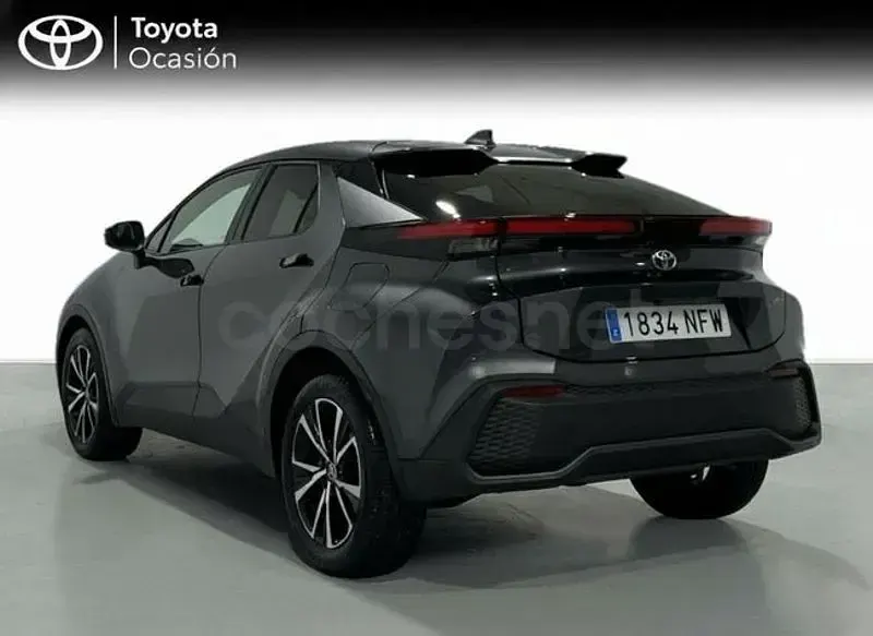 Usado Toyota C-HR Advance 140 CV (102 kW) 2025 Gris / plata SUV