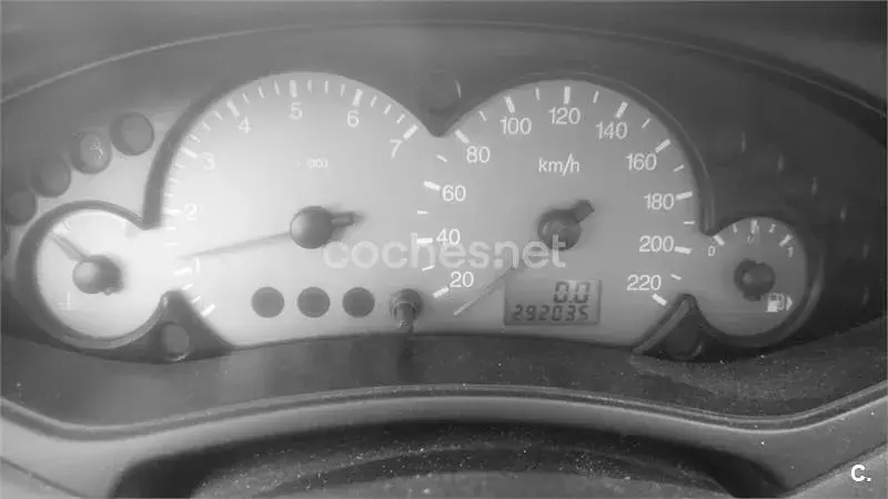 Używany Ford Focus Trend 100 KM (73 kW) 2003 Niebieski Sedan/Limuzyna