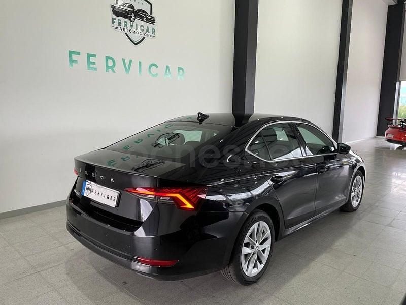 Usado Skoda Octavia Selection 115 CV (84 kW) 2022 Negro Berlina
