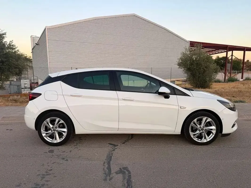 Usado Opel Astra 105 CV (77 kW) 2020 Blanco Utilitario