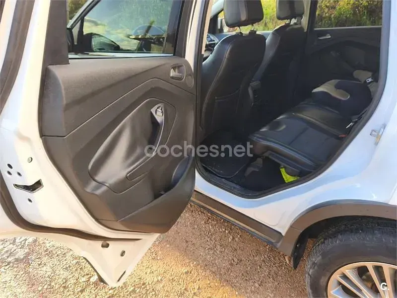 Usado Ford Kuga Titanium 140 CV (102 kW) 2013 Blanco SUV