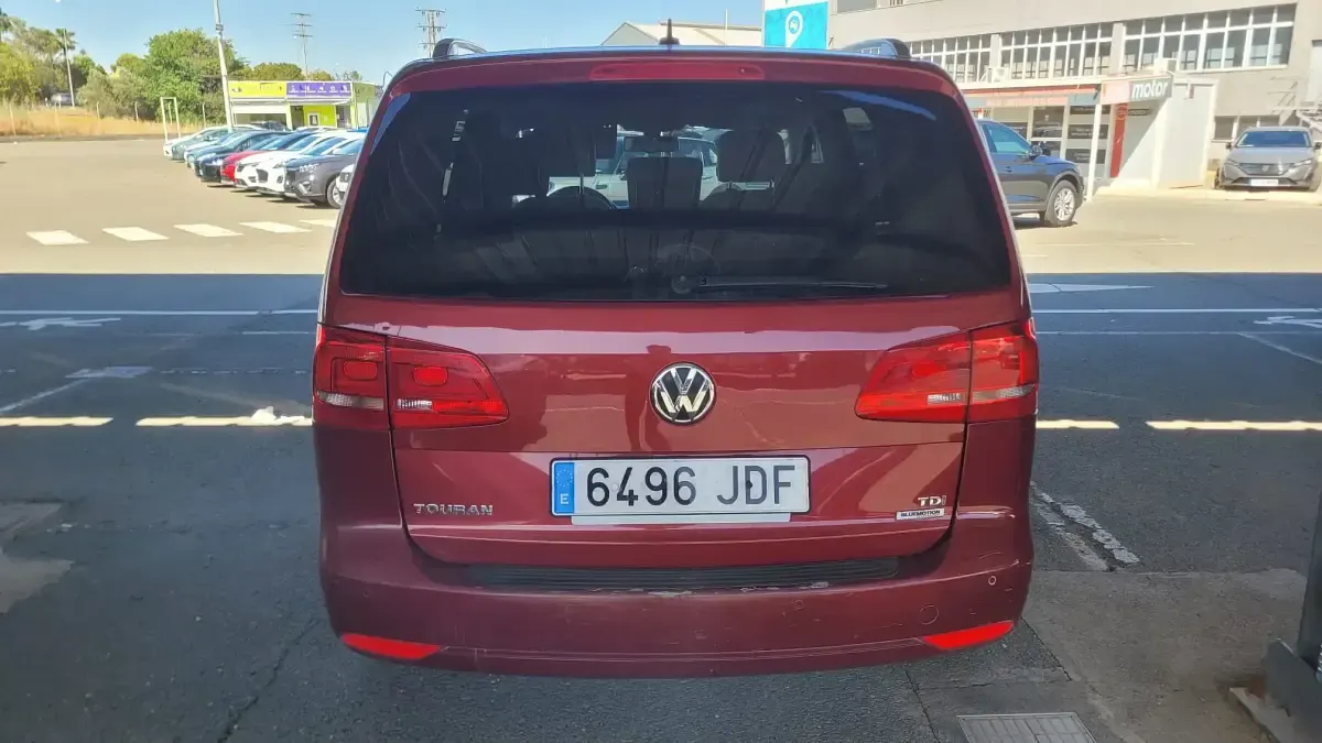Usado VW Touran Advance 110 CV (80 kW) 2015 Rojo Monovolumen