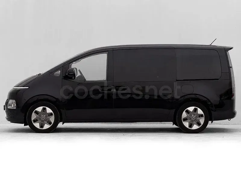 Usado Hyundai Staria Style 177 CV (130 kW) 2022 Negro Monovolumen