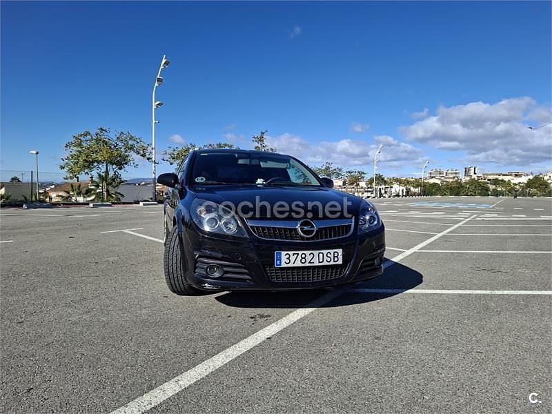 Usado Opel Vectra Sport 120 CV (88 kW) 2005 Negro Berlina