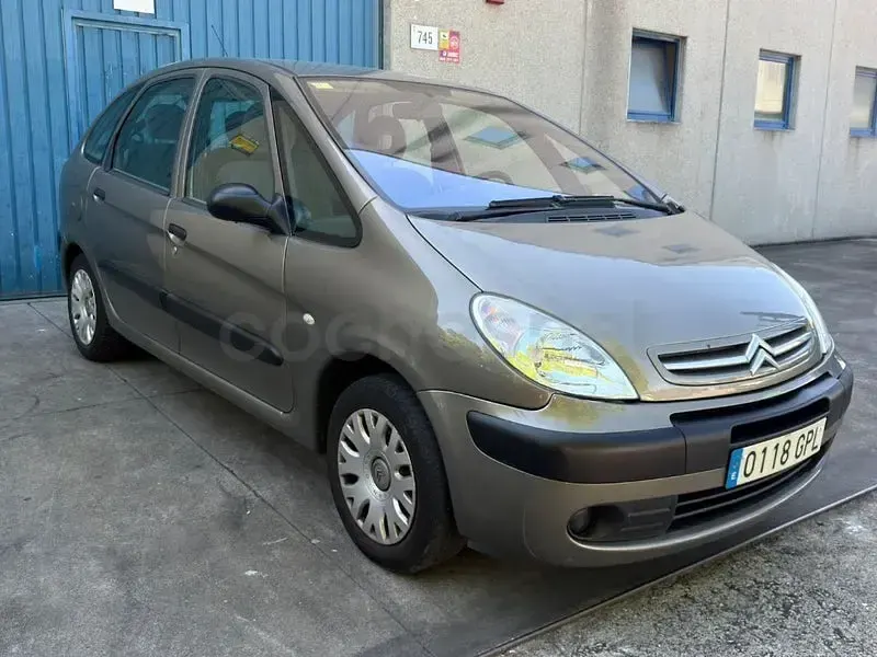 Usado Citroën Xsara Picasso 110 CV (80 kW) 2009 Gris / plata Monovolumen