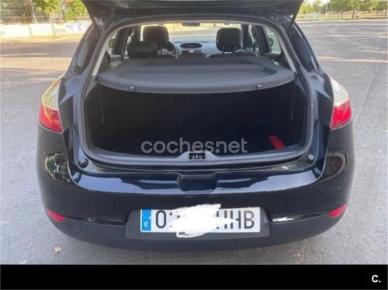Usado Renault Mégane Dynamique 110 CV (80 kW) 2011 Negro Berlina