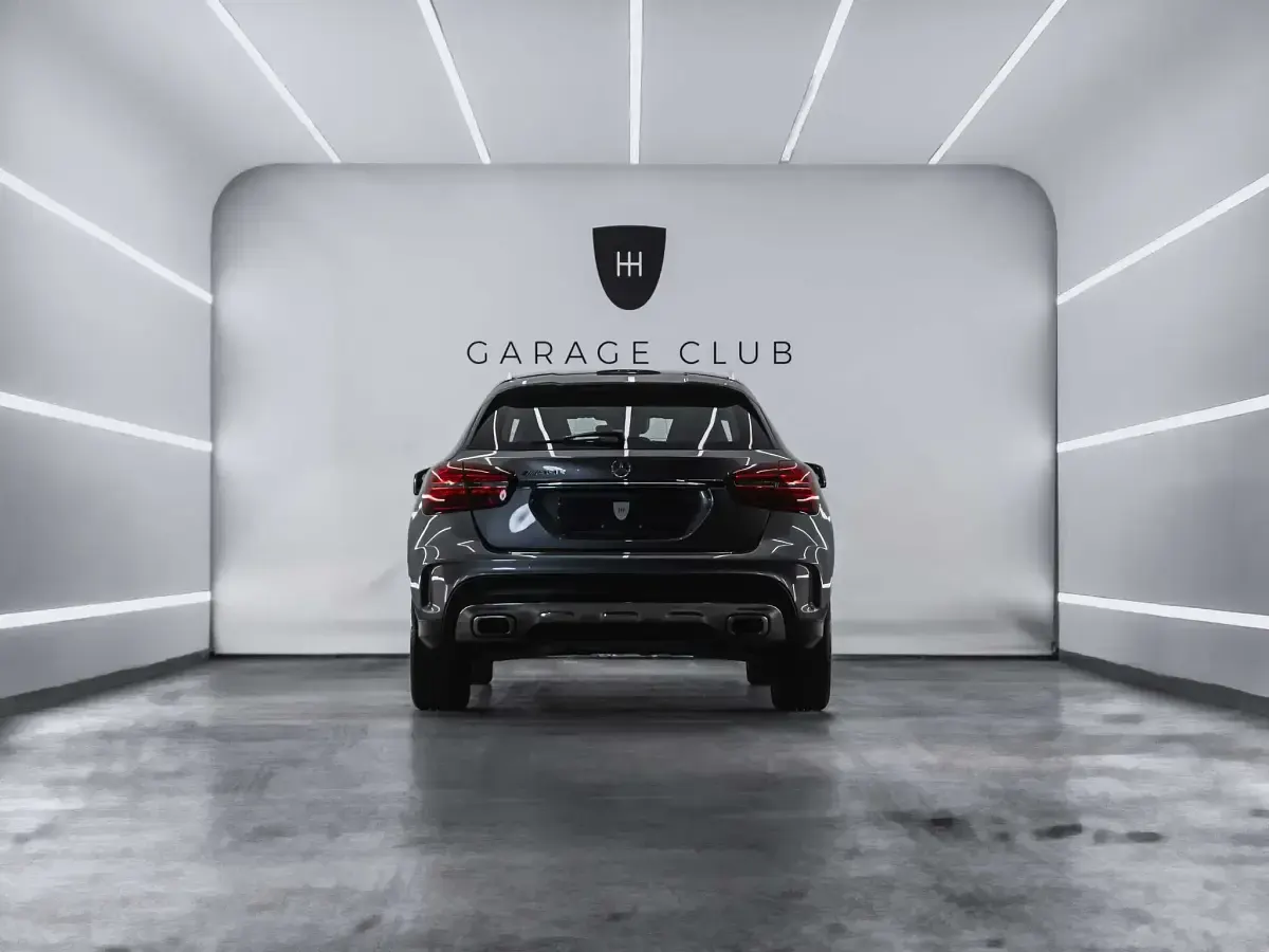 Usado Mercedes GLA180 AMG line 122 CV (89 kW) 2019 Gris SUV