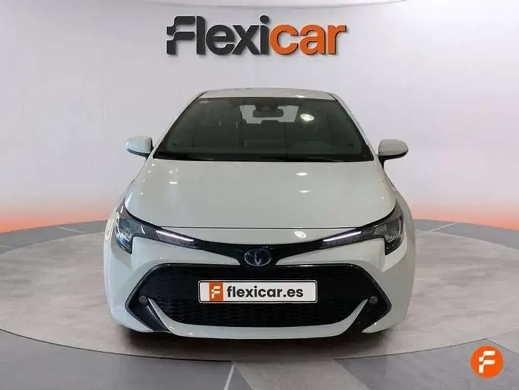 Usado Toyota Corolla Active 122 CV (89 kW) 2020 Blanco Berlina