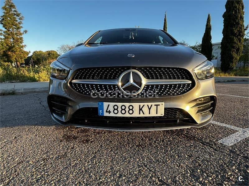 Usado Mercedes B180 122 CV (89 kW) 2019 Gris / plata Utilitario