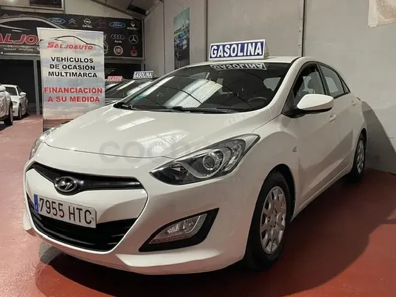 Begagnad Hyundai i30 100 HK (73 kW) 2013 Vit Sedan