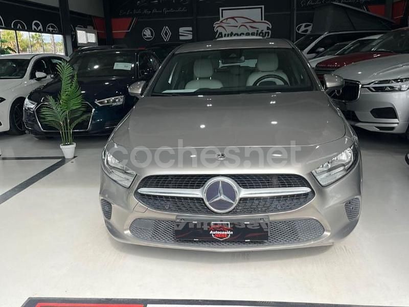 Usado Mercedes A180 116 CV (85 kW) 2019 Gris / plata Berlina