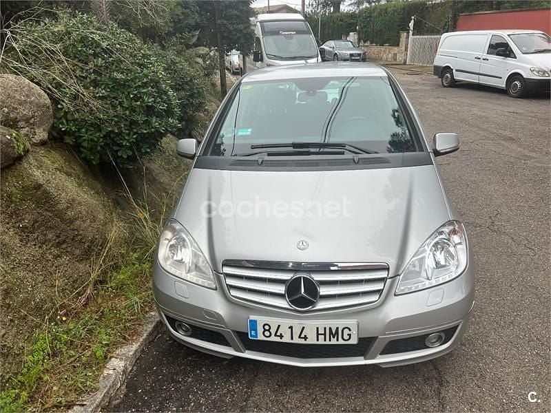 Usado Mercedes A180 Avantgarde 109 CV (80 kW) 2012 Gris / plata Monovolumen