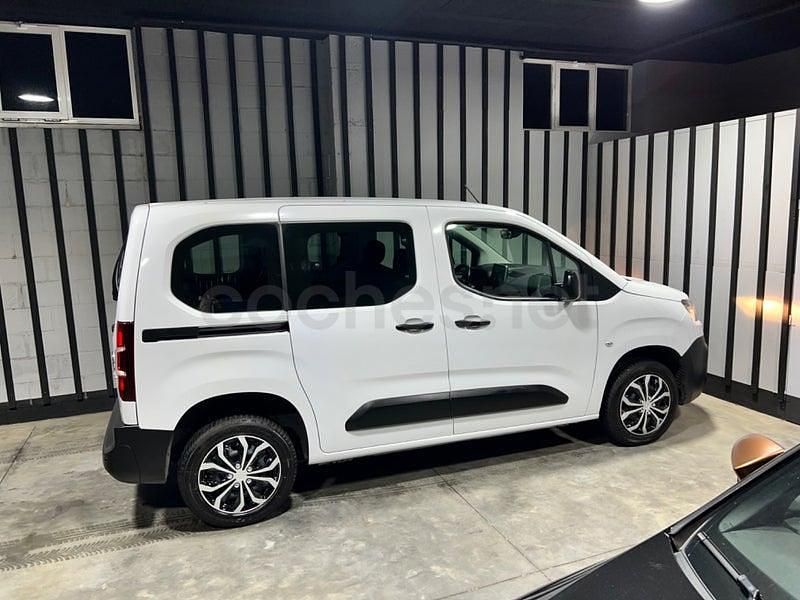 Usado Citroën Berlingo Feel 102 CV (75 kW) 2022 Blanco Monovolumen