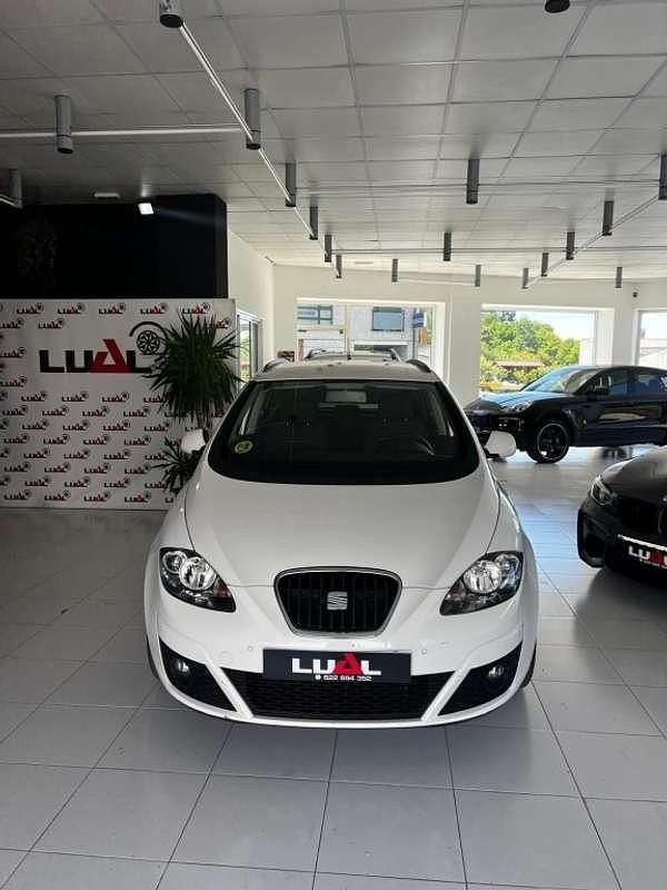 Usado Seat Altea XL Ecomotive 105 CV (77 kW) 2015 Blanco Monovolumen