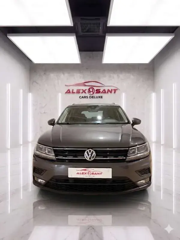 Usado VW Tiguan Allspace Sportline 150 CV (110 kW) 2019 Gris SUV