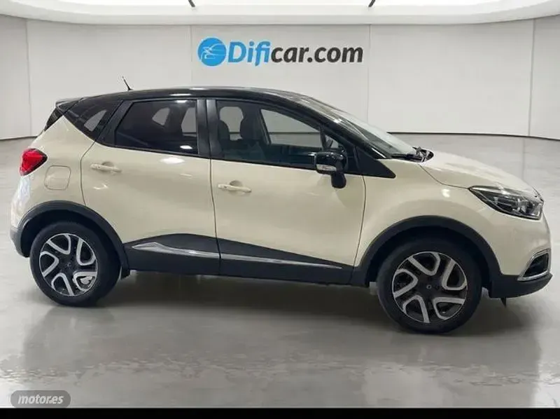 Usado Renault Captur Zen 90 CV (66 kW) 2016 Beige SUV