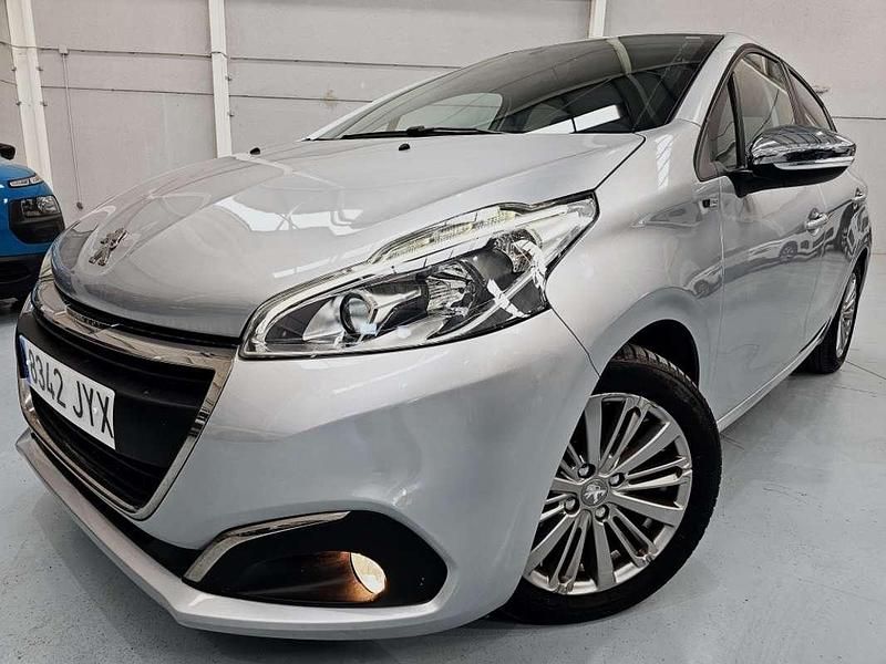 Plateado Usado 2017 Peugeot 208 Style Utilitario | 5990 € (Super precio) - Imagen 1/4