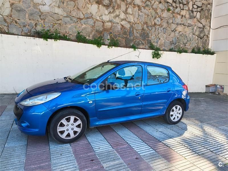 Usado Peugeot 207 Active 75 CV (55 kW) 2011 Azul Berlina