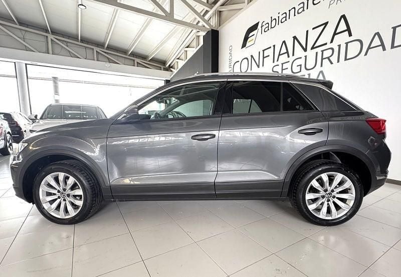 Usado VW T-Roc Advance 115 CV (84 kW) 2021 Gris / plata SUV