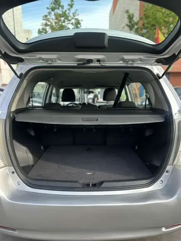 Usado Toyota Verso 126 CV (92 kW) 2010 Gris Monovolumen