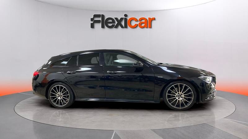Usado Mercedes CLA200 Shooting Brake 163 CV (119 kW) 2021 Negro Familiar
