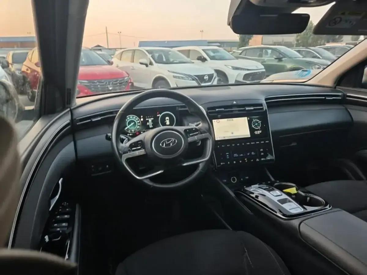 Usado Hyundai Tucson 136 CV (100 kW) 2021 Gris SUV