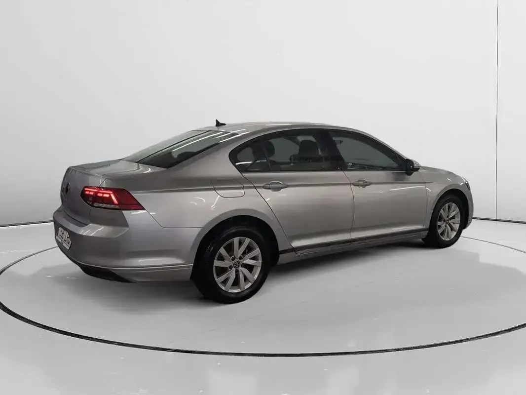 Usado VW Passat 150 CV (110 kW) 2021 Gris Berlina