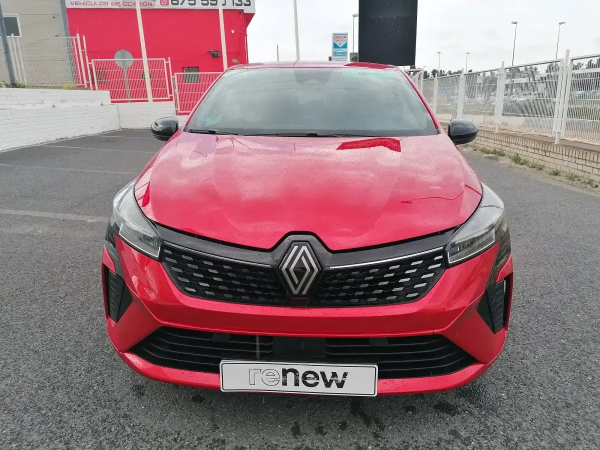 Usado Renault Clio V Techno 90 CV (66 kW) 2023 Rojo Berlina