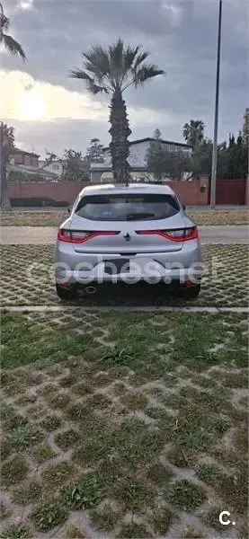 Usado Renault Mégane Business 115 CV (84 kW) 2018 Gris / plata Berlina