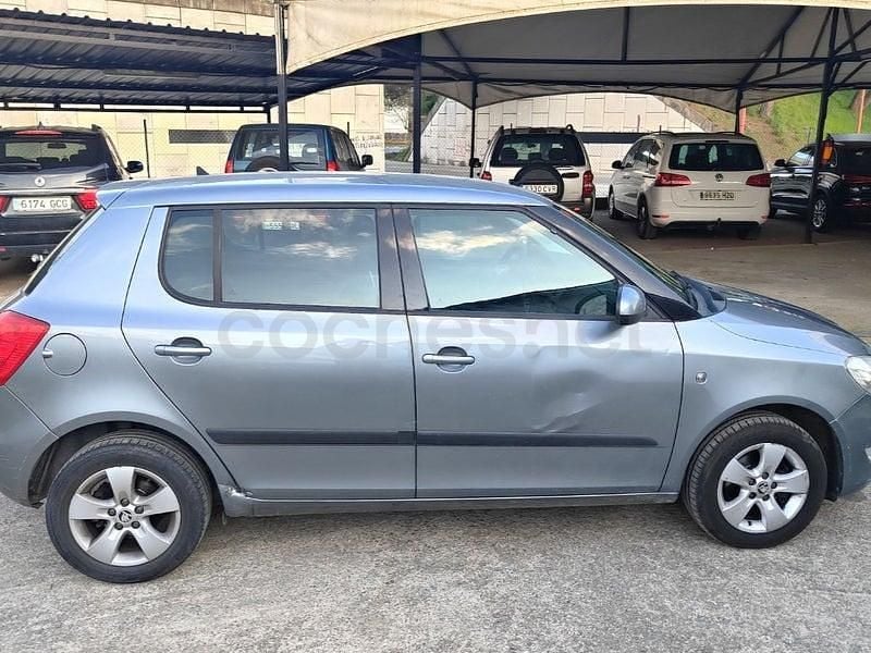 Käytetty Skoda Fabia Ambition 90 HP (66 kW) 2013 Harmaa Sedan