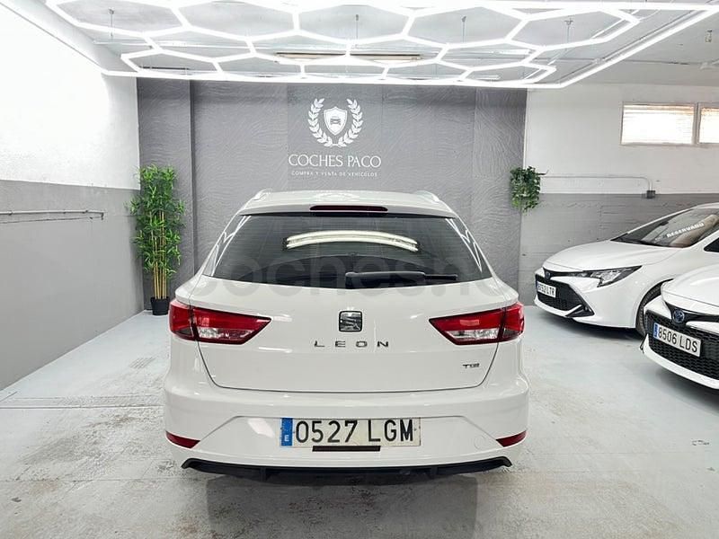 Usado Seat Leon Style 130 CV (95 kW) 2020 Blanco Familiar