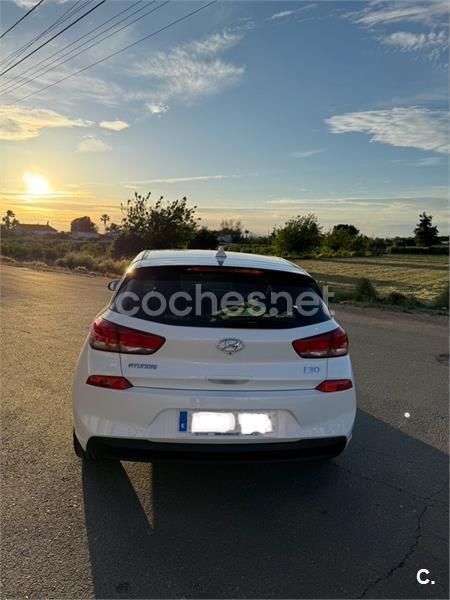 Blanco Usado 2019 Hyundai i30 Berlina | 14.299 € (Buen precio) - Imagen 1/4