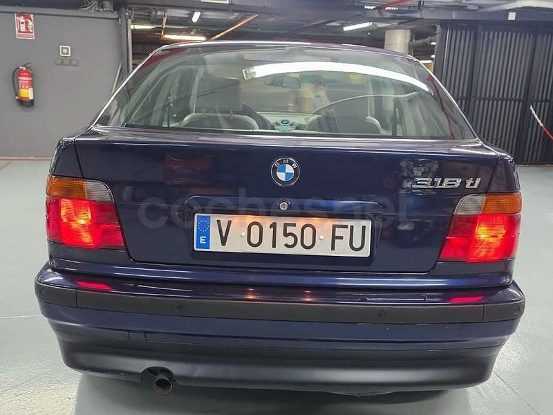 Usado BMW 318 140 CV (102 kW) 1997 Azul Berlina