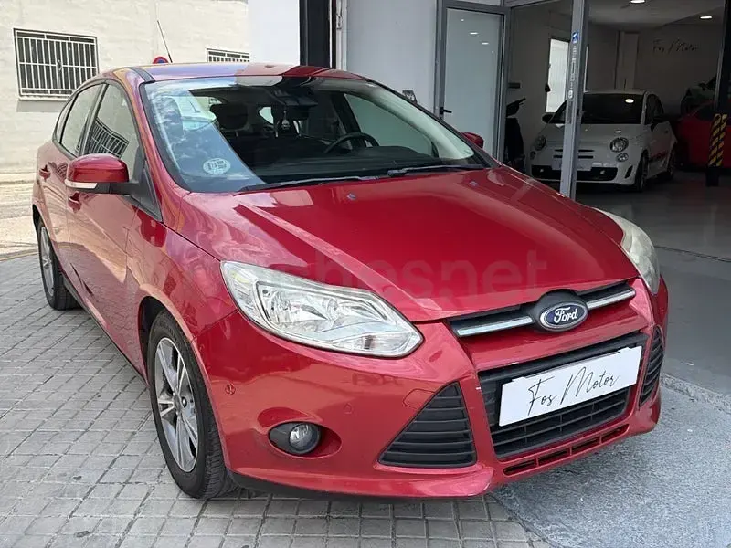 Usado Ford Focus Trend 115 CV (84 kW) 2014 Rojo Berlina