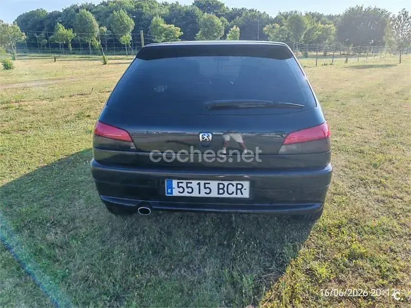 Usado Peugeot 306 90 CV (66 kW) 2000 Negro Berlina