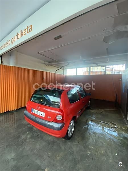 Rojo Usado 2003 Renault Clio II Dynamique Berlina | 1500 € (Buen precio) - Imagen 1/4