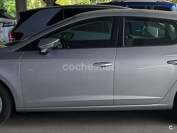 Gris / plata Usado 2018 Seat Leon Reference Berlina | 10.000 € (Buen precio) - Imagen 1/4